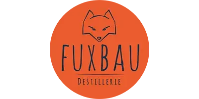 Logo der Fuxbau Destillerie, bekannt für FUXBAU Gin in verschiedensten Ausprägungen, erhältlich bei ADEG Grabner in St. Magdalena, Gasen und Pöllau